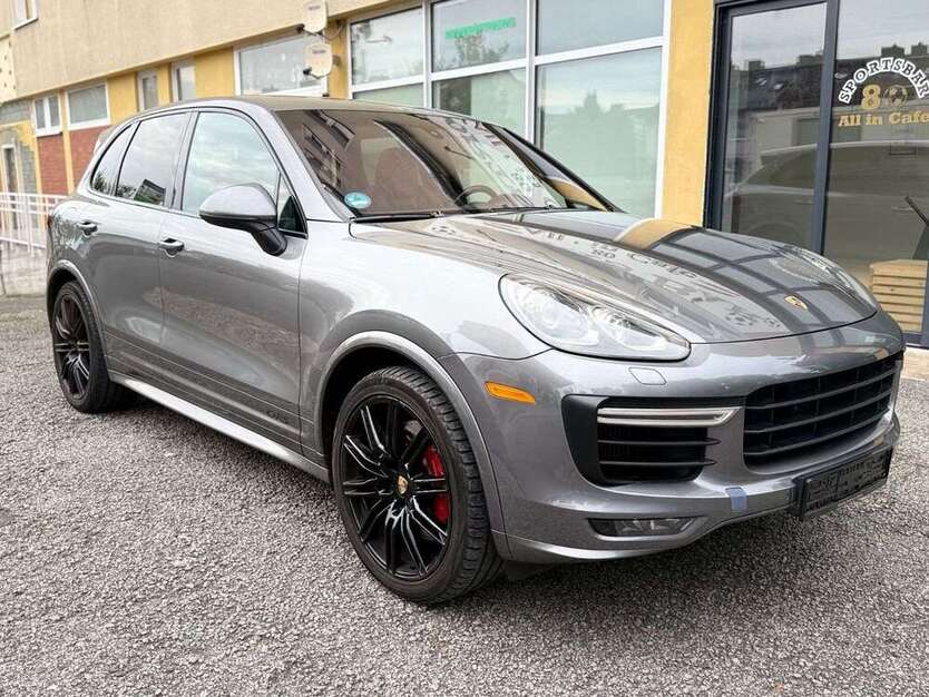 Porsche Cayenne 180.000 km 24.800 € Flörsheim 65439