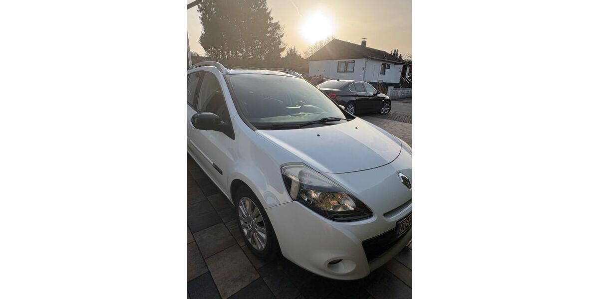 Renault Clio 208.000 km 2.000 &euro; Vöhl 34516