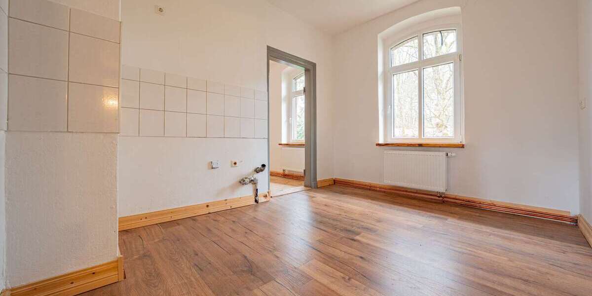 Zweifamilienhaus in ruhiger Naturlage mit Wassernähe– saniertes ehemaliges Bahnhofs-Häuschen - Zweifamilienhaus Sternebeck | Angebot:26095138