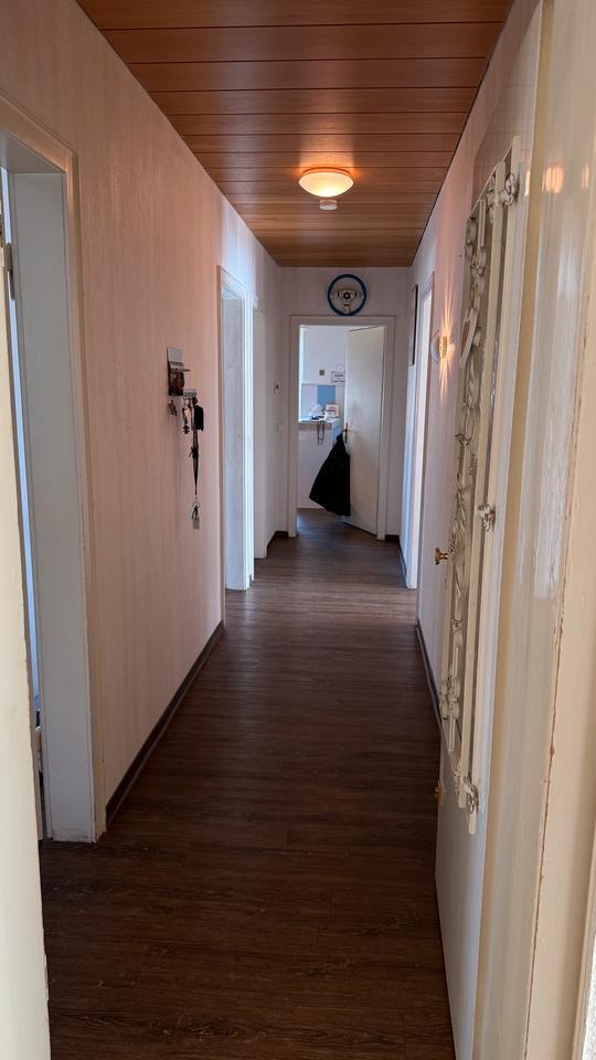 Helle 3 Zimmer-WohnungHaushälfte 1.OG zum 01.10.25 + Balkon