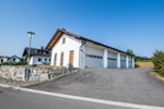 Exklusives Wohnanwesen mit 4.600 m² Grundstück, eigener Lagerhalle und nachhaltigem Energiekonzept - Einfamilienhaus Zandt / Harrling Harrling | Angebot:27171762