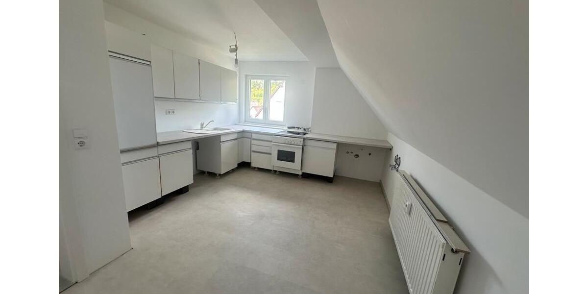 Dachgeschoßwohnung Albstadt Gemarkung Onstmettingen - 4 Zimmer, 100 m&sup2;, 850&euro; | Angebot:26670369