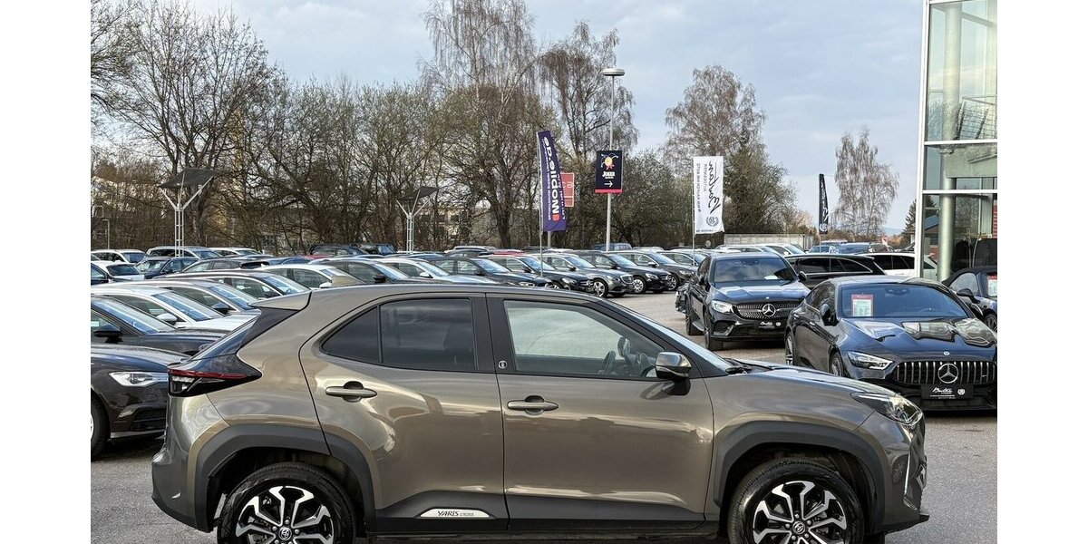 Toyota Yaris Cross TEAM D/Hybrid AWD-i KAMERA/NAVI/DAB 25.628 km 23.800 &euro; Villingen-Schwenningen 78054