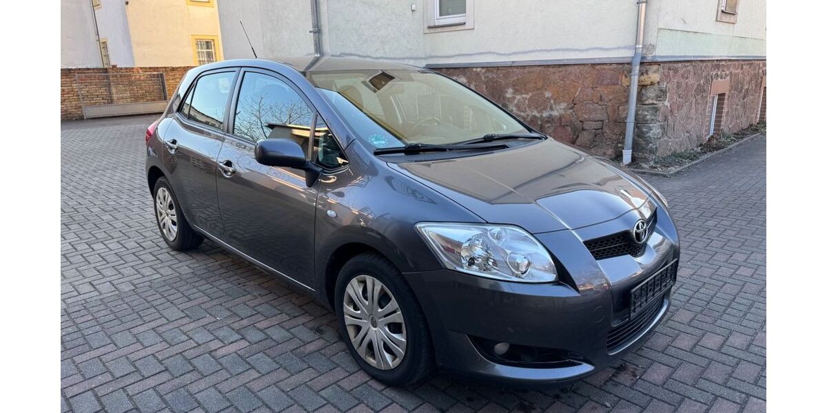 Toyota Auris 145.000 km 4.444 € Dresden 01139