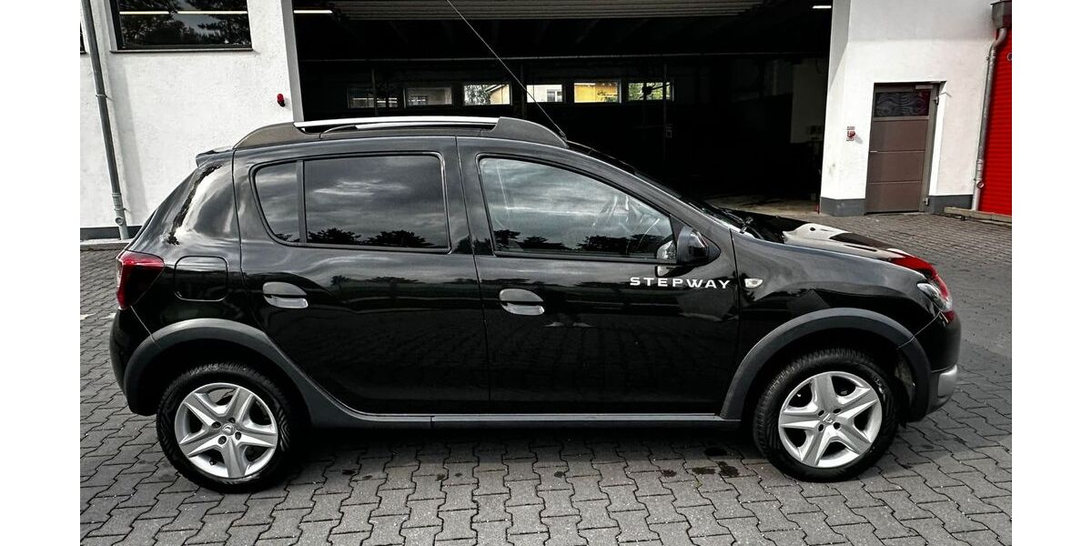 Dacia Sandero 81.000 km 5.499 &euro; Paderborn 33102