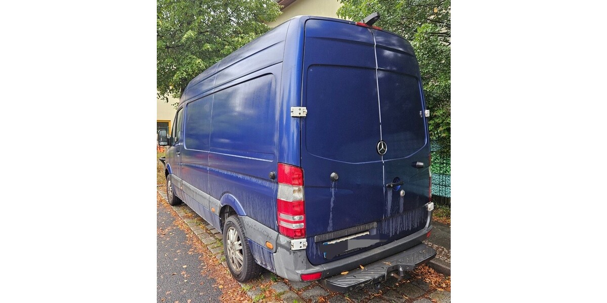 Mercedes-Benz Sprinter 3,5-T Kasten 321.100 km 7.497 € Berlin 10178