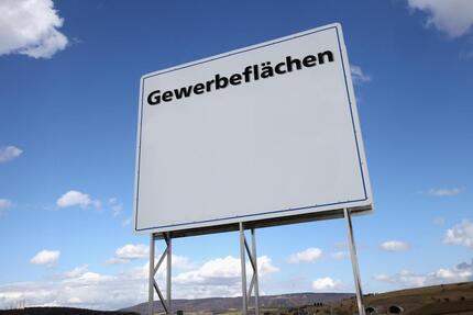 Vielseitig nutzbare Gewerbefläche bei Kirchham zimmer