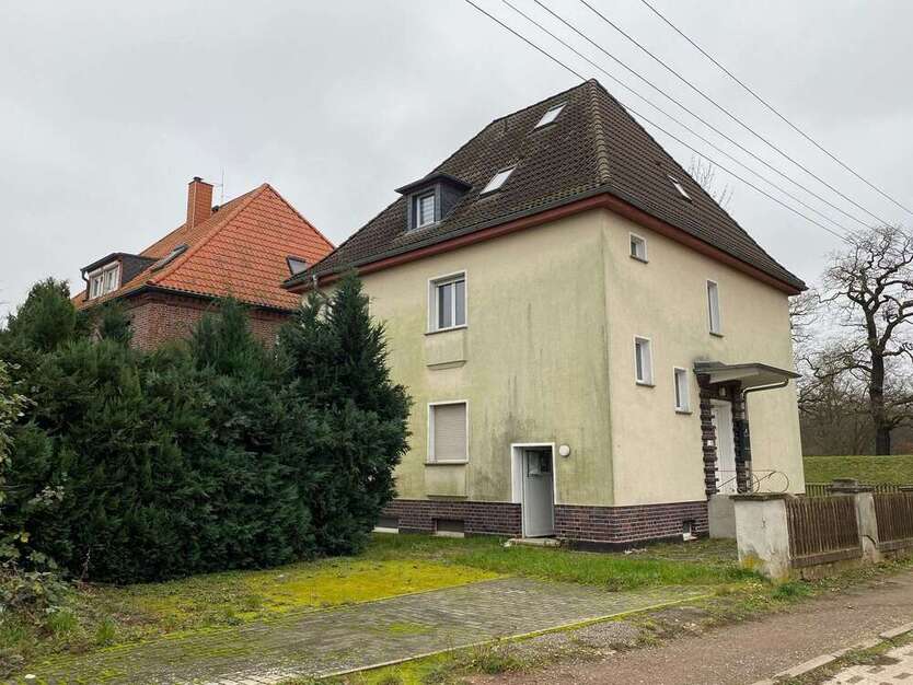 Haus zum Kaufen in Dessau-Roßlau 110.000 € 207 m²