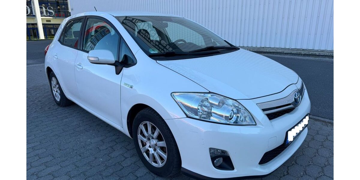 Toyota Auris 108.152 km 6.890 &euro; Berlin 14167