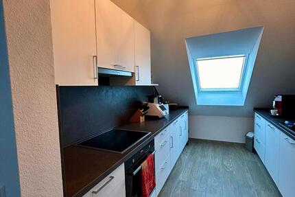 Charmante 3 Zimmer DG Wohnung inkl. Einbauküche.