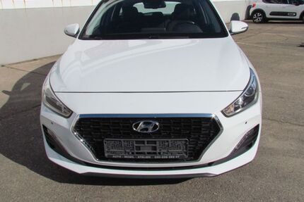 Hyundai i30 98.400 km 14.600 &euro; Berlin 13156