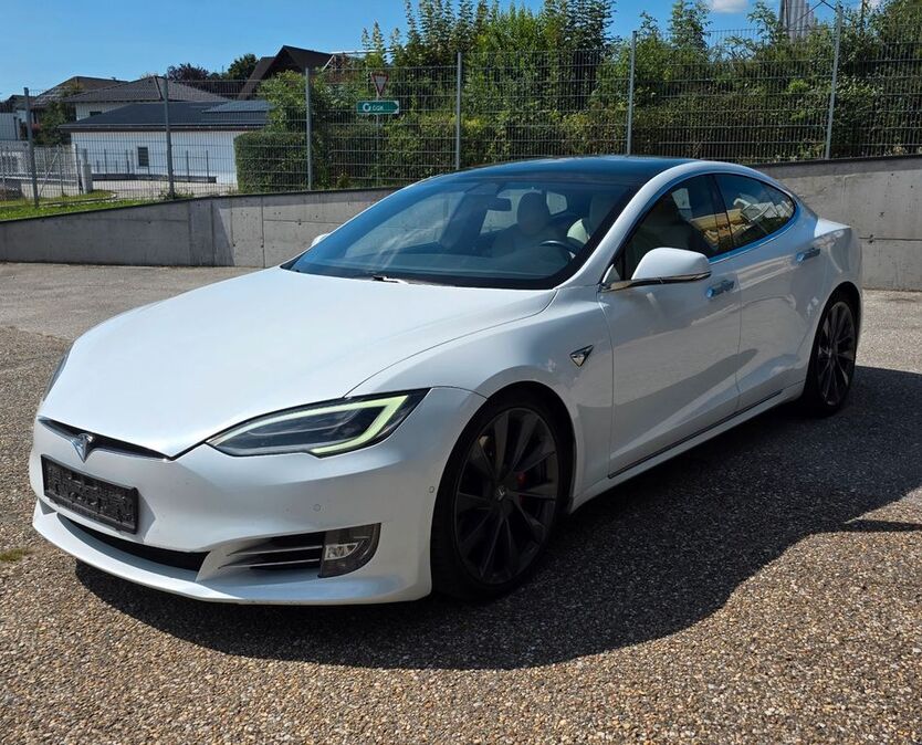 Tesla Model S 174.600 km 33.900 € Rohrbach-Berg 04150