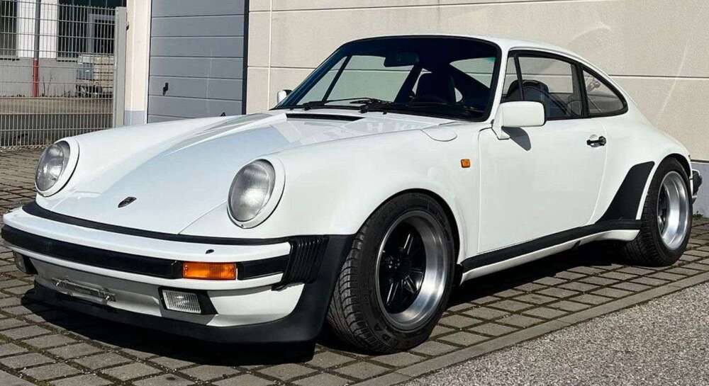911