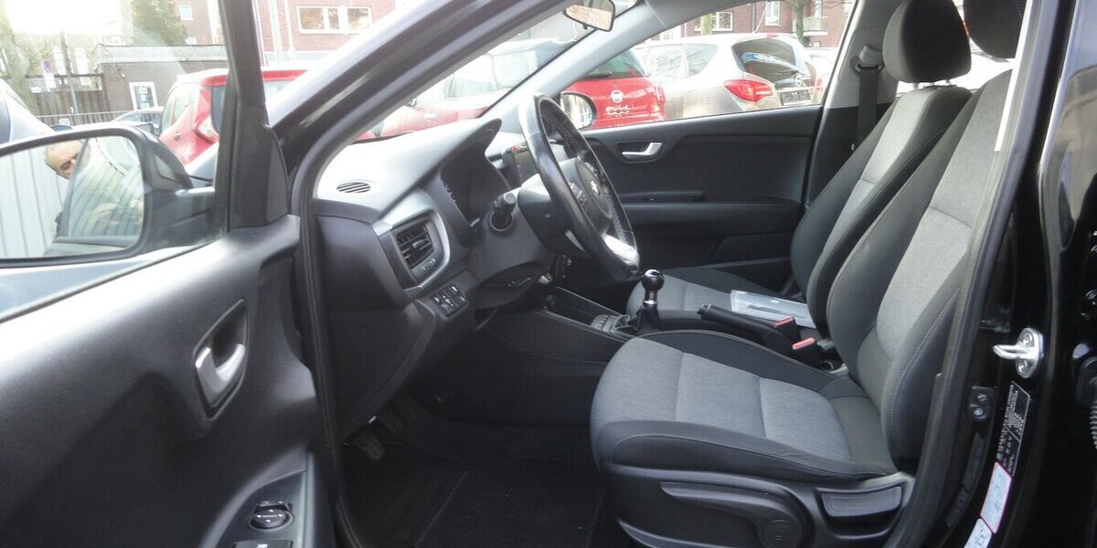 Kia Stonic 1,2 Edition7- Klima SHZ PDC Alu 33Tk,1 Hd 33.000 km 13.777 &euro; Neuss 41462