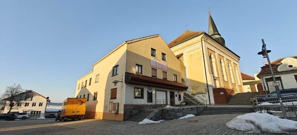 sanierungsbedürftiges Wohn- u. Geschäftshaus in zentraler Lage - 764 8 zimmer