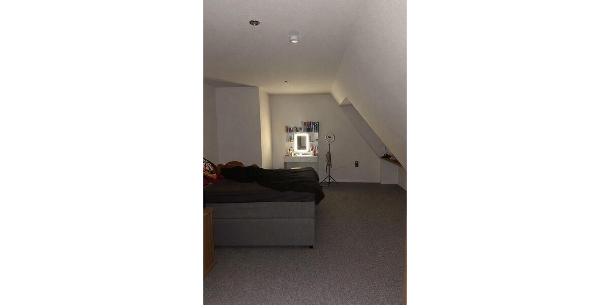 Dachgeschoßwohnung Langenhorn - 3 Zimmer, 100 m&sup2;, 780&euro; | Angebot:25405780