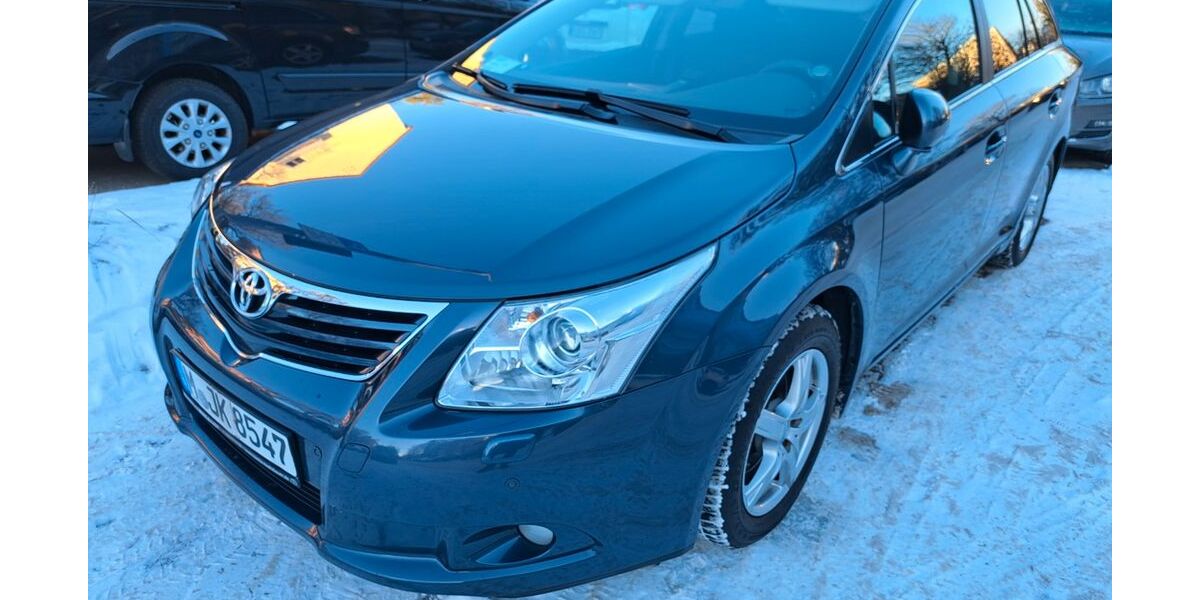 Toyota Avensis 131.000 km 8.000 &euro; München 81373