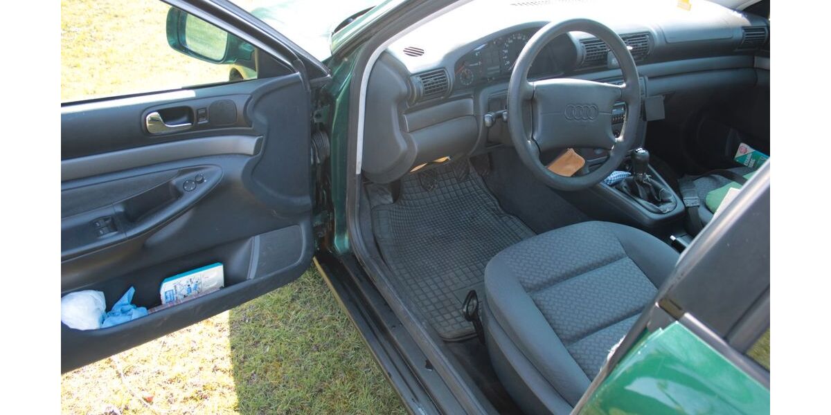 Audi A4 109.000 km 5.500 &euro; Apen 26689