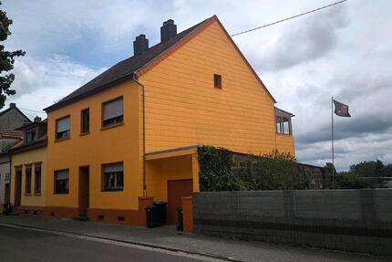 Haus Neunkirchen - 8 Zimmer, 205 m&sup2;, 289.000&euro; | Angebot:27150747
