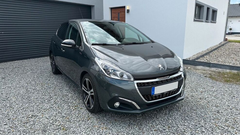 Peugeot 208 82.000 km 8.490 € Perkam 94368