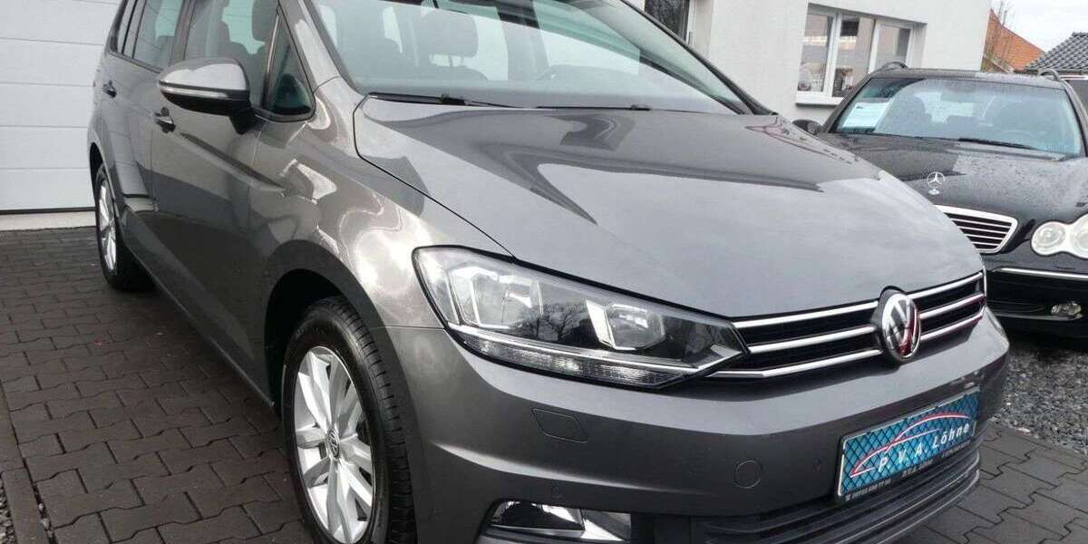 VW Touran 148.200 km 14.650 &euro; Löhne 32584