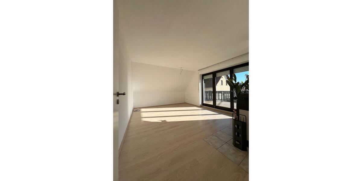 Dachgeschoßwohnung Jena - 5 Zimmer, 95 m&sup2;, 1.100&euro; | Angebot:26384249