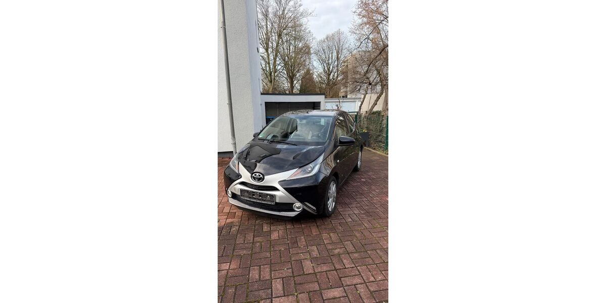 Toyota Aygo (X) 72.340 km 7.000 &euro; Recklinghausen 45659