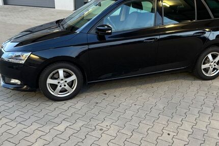 Skoda Fabia 122.689 km 11.900 &euro; Offenburg 77654