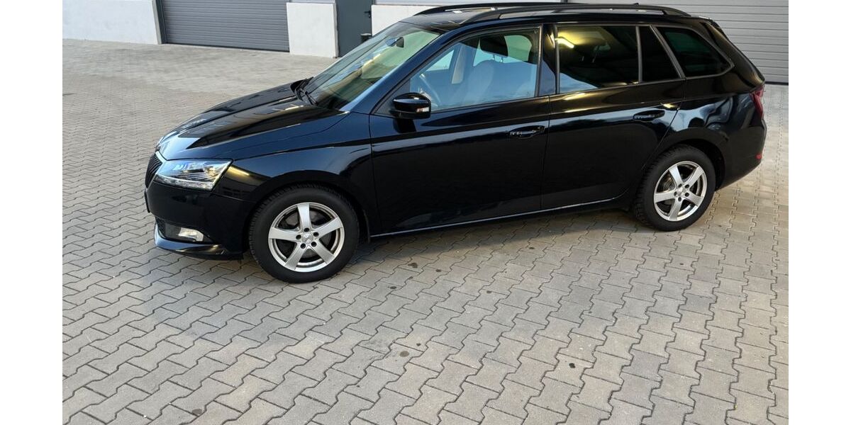 Skoda Fabia 122.689 km 11.900 &euro; Offenburg 77654