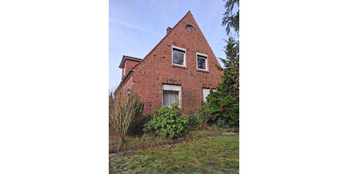 Sanierungsbedürftiges Einfamilienhaus in reizvoller Lage zimmer