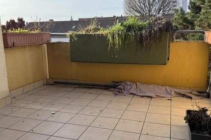 Schöne Dachgeschosswohnung zum Wohlfühlen mit großem Balkon und TG Platz. 2 zimmer