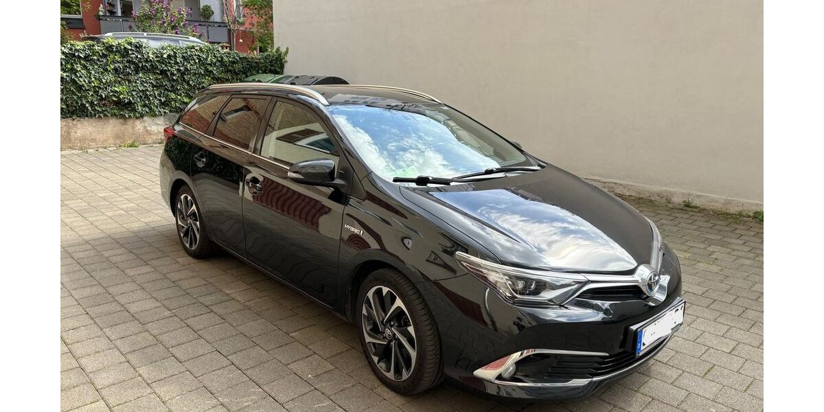 Toyota Auris 113.500 km 13.000 &euro; Stuttgart 70193