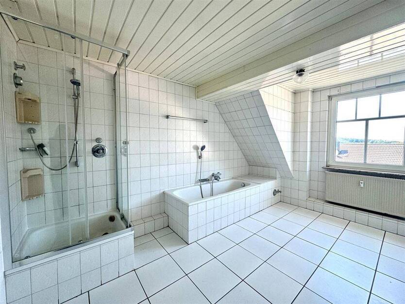Kapitalanleger gesucht: Mehrfamilienhaus mit Gewerbeeinheit in Kierspe-Dorf 8 zimmer