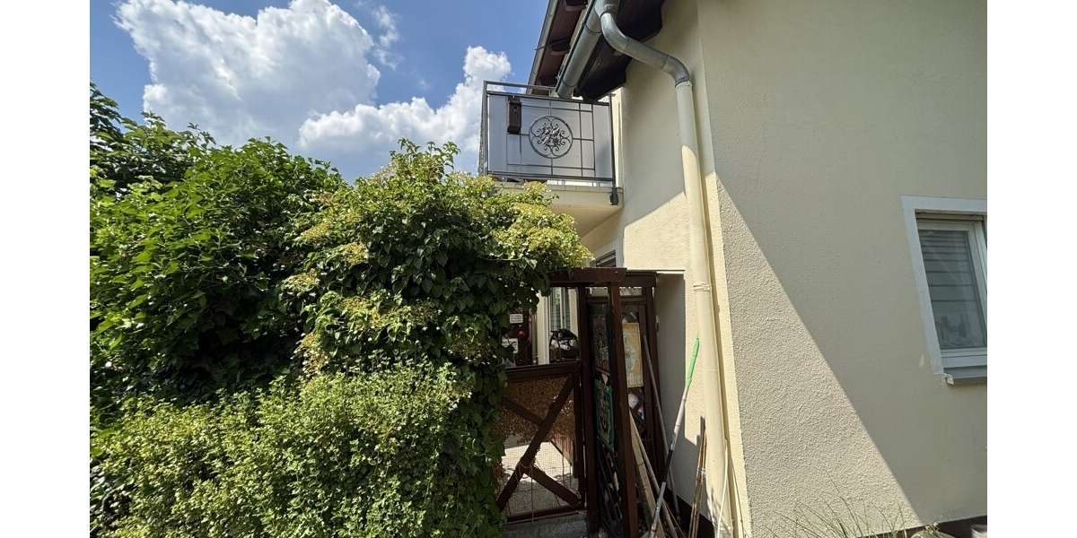 Wohnen wie im eigenen Haus: Gepflegtes Quattrohaus-Viertel (rechtlich Eigentumswohnung) in Coswig - Maisonettenwohnung Coswig | Angebot:27082773