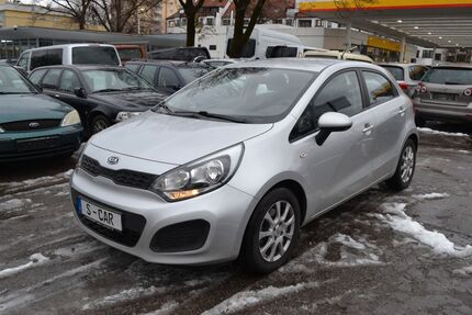 Kia Rio 30.900 km 6.900 &euro; München 81243