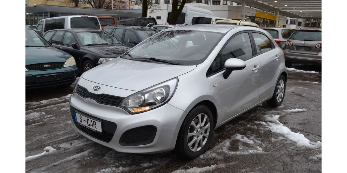 Kia Rio 30.900 km 6.900 &euro; München 81243