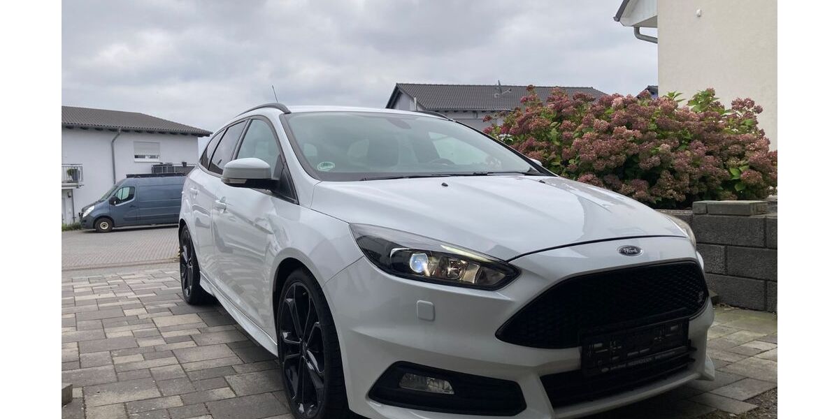 Ford Focus 153.000 km 12.000 € Wassenach 56653