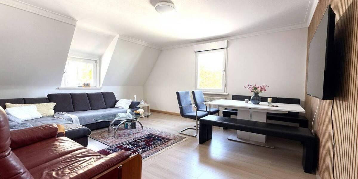 Mehr Platz als erwartet: 4,5 Zimmer + ausgebauter Dachraum mit Küche & Bad 4 zimmer