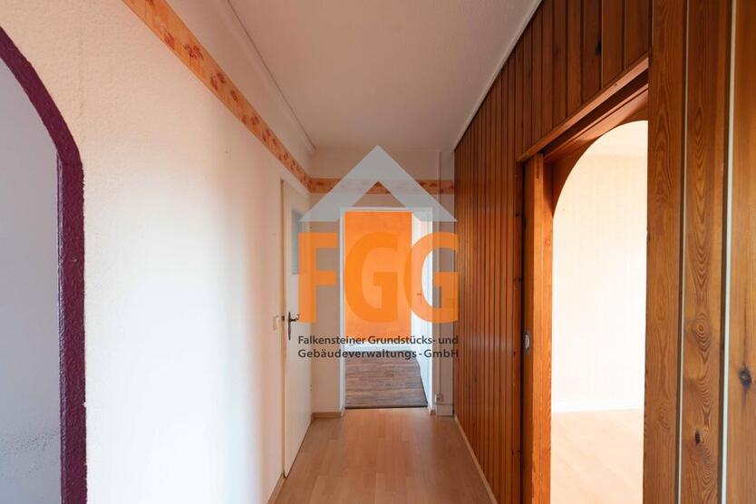 Sehr günstige gepflegte3-R-Wohnung mit Balkon - für Anpacker und Selbermacher