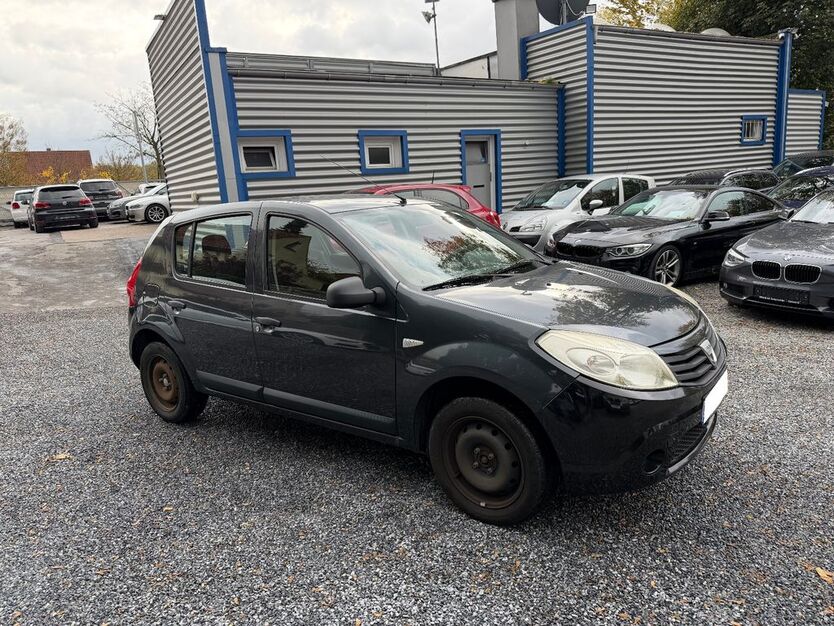 Dacia Sandero 163.000 km 1.999 € Detmold 32758