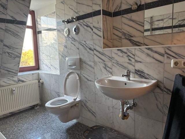 * Dölitz * 2 Zimmer * KücheBad mit Fenster * Wanne * EBK