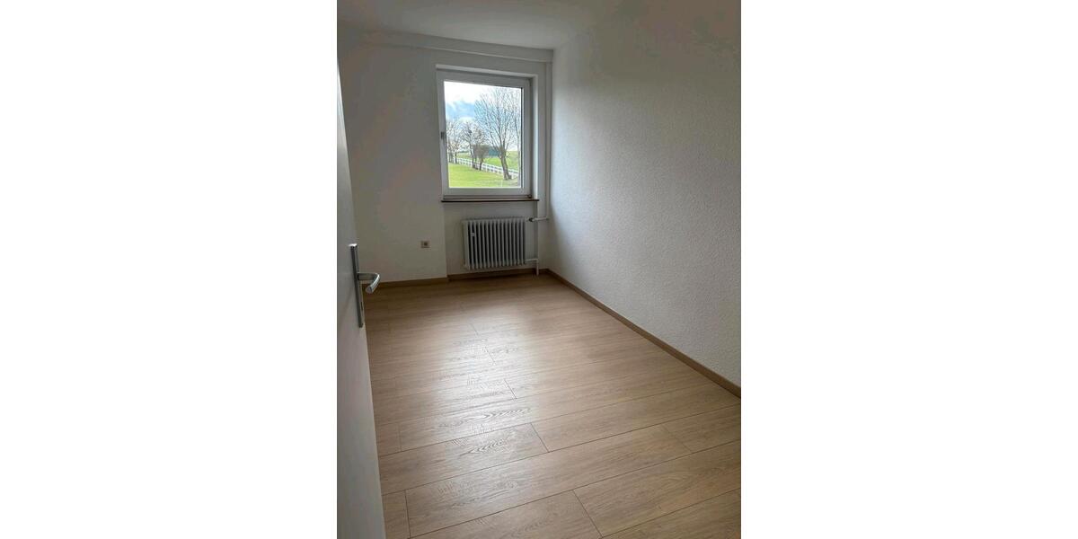 Einfamilienhaus Naumburg - 6 Zimmer, 170 m&sup2;, 1.000&euro; | Angebot:26073511