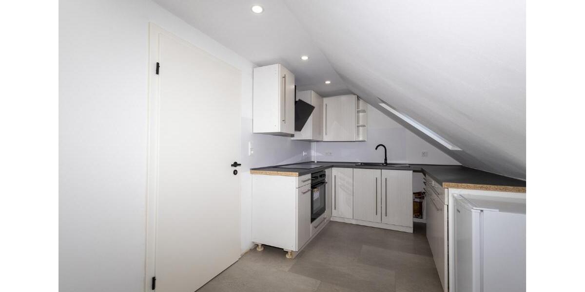 Ideal für Single oder Paar: Renovierte Dachgeschosswohnung zum vermieten 2 zimmer