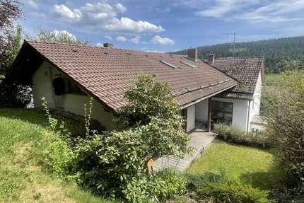 Haus Regen - 7 Zimmer, 240 m&sup2;, 290.000&euro; | Angebot:26472997