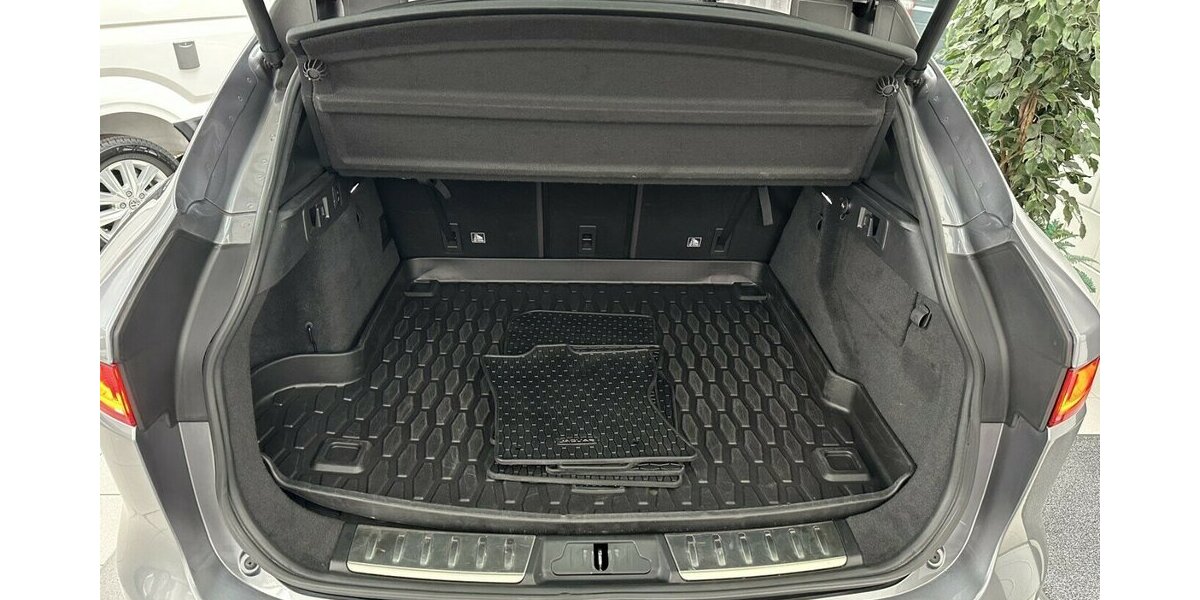 Jaguar F-Pace 3,0 D AWD R-Sport +AHK+Panorama+Navi+Kamera 92.200 km 28.990 &euro; Jaderberg 26349