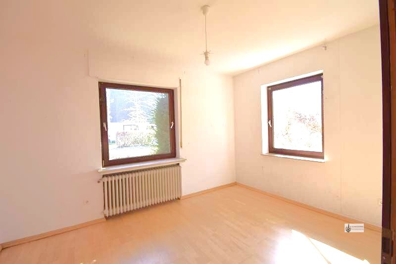 Großes Einfamilienhaus mitten im Zentrum von Kirchweyhe mit großem Garten und Garage - Einfamilienhaus Weyhe | Angebot:26232565