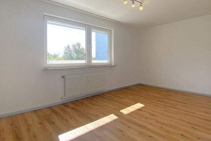 Gepflegte 3-Zimmer-Wohnung mit Süd-Balkon, Einbauküche und Garage 3 zimmer