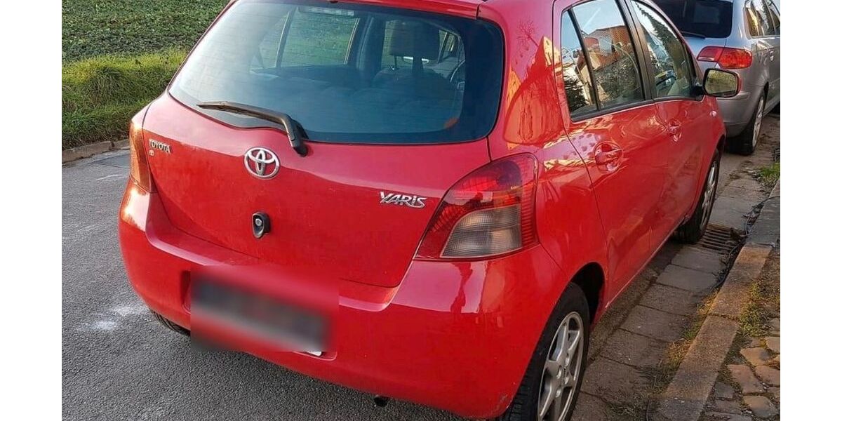 Toyota Yaris 143.000 km 3.500 &euro; Rottweil 78628