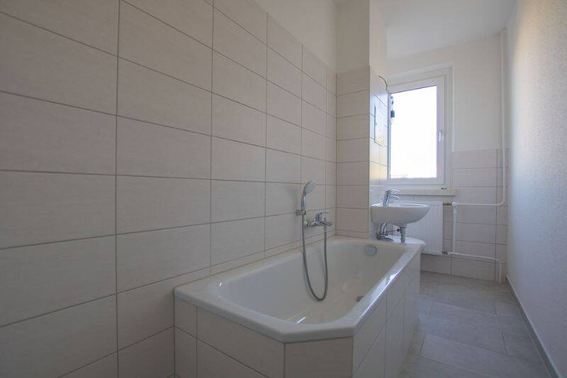 Etagenwohnung Halle (Saale) Silberhöhe - 2 Zimmer, 43 m&sup2;, 210&euro; | Angebot:26437271