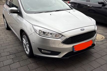 Ford Focus 48.685 km 9.200 € Paderborn 33100